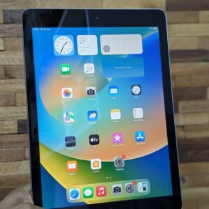 Apple iPad 5th Gen 128GB Wi-Fi  9.7" Retina Display A9 Chip0